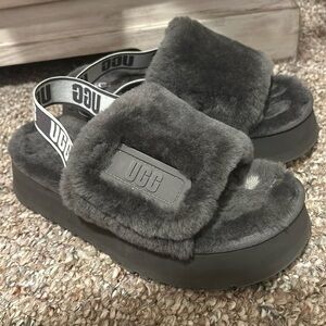 Women’s UGG fur slides
